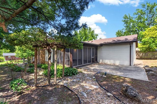 3297 Gwengreen Drive, Bridgeton, MO 63044