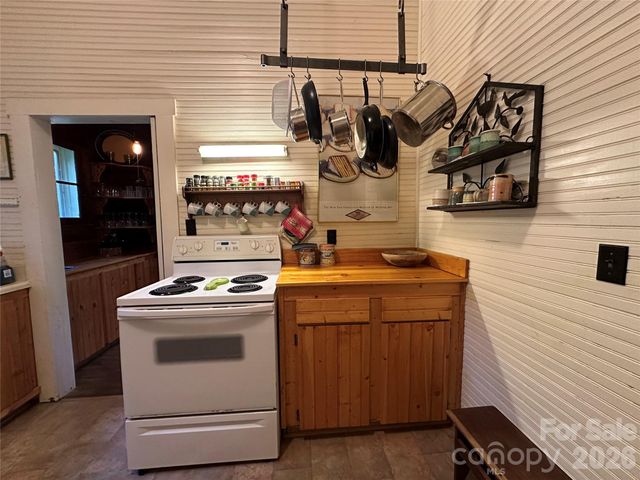 16 Osborn Knob Road, Little Switzerland, NC 28749