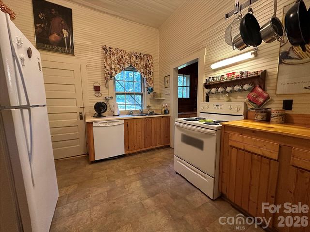 16 Osborn Knob Road, Little Switzerland, NC 28749