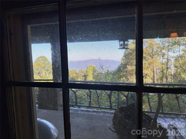 16 Osborn Knob Road, Little Switzerland, NC 28749