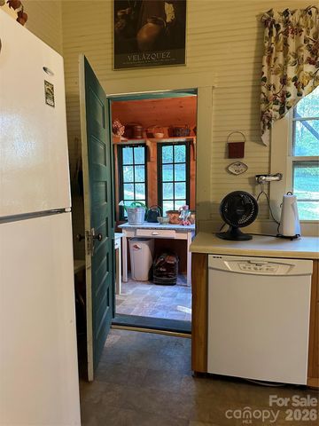 16 Osborn Knob Road, Little Switzerland, NC 28749
