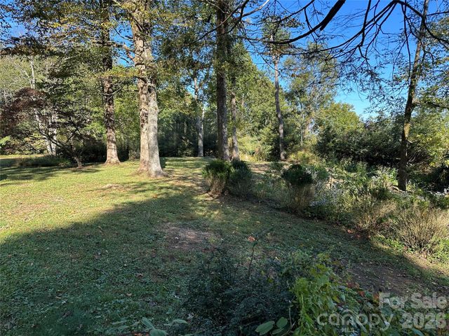 16 Osborn Knob Road, Little Switzerland, NC 28749