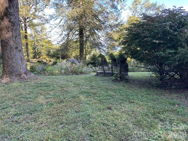 16 Osborn Knob Road, Little Switzerland, NC 28749