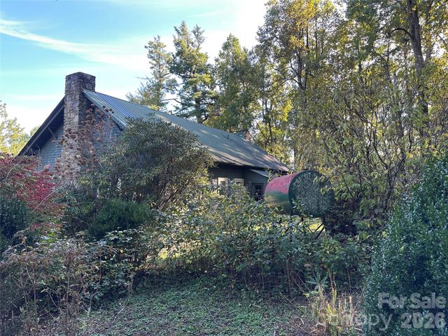 16 Osborn Knob Road, Little Switzerland, NC 28749