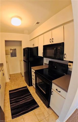 2425 London Pointe DR, Virginia Beach, VA 23454