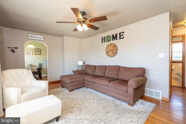 20 LINCOLN DR, Hanover, PA 17331