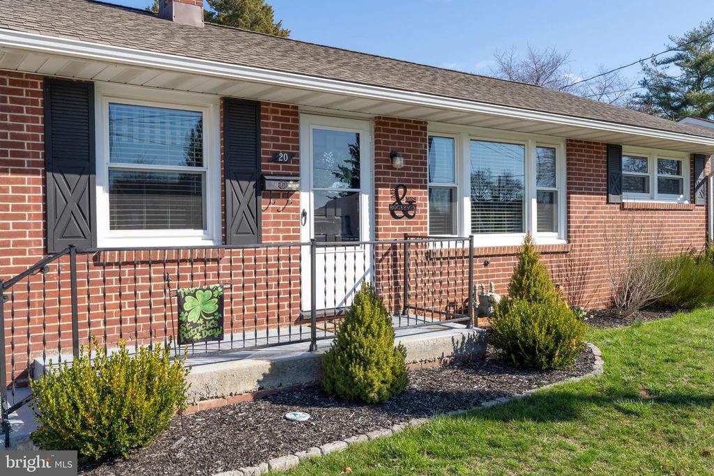 20 LINCOLN DR, Hanover, PA 17331