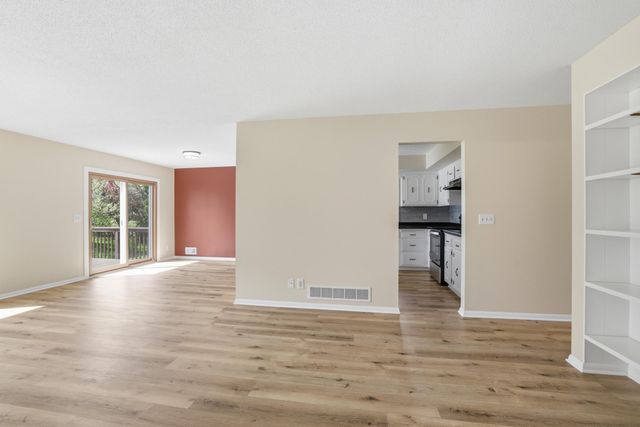 738 County Road B E, Maplewood, MN 55117