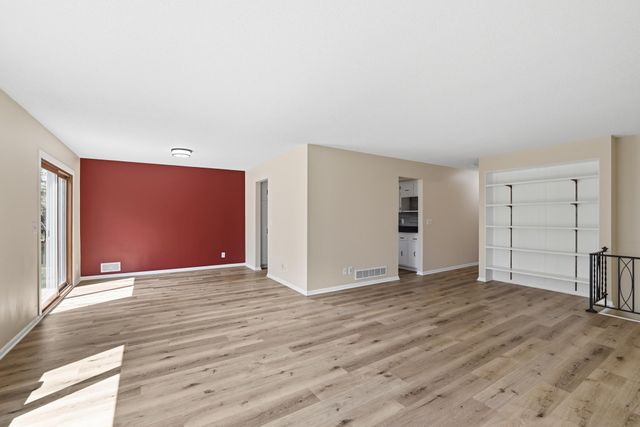 738 County Road B E, Maplewood, MN 55117