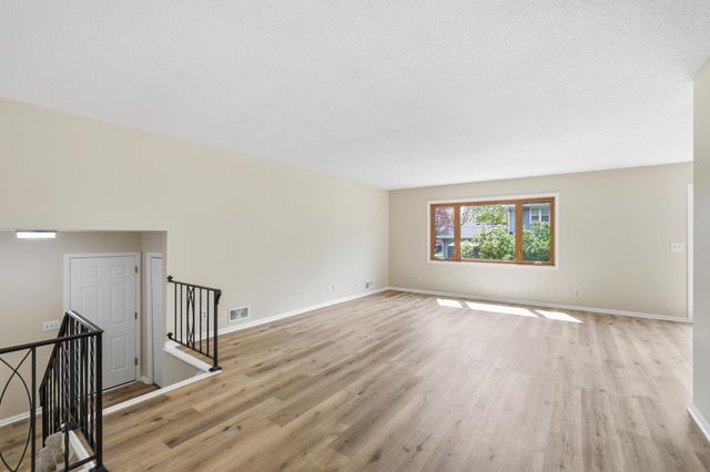 738 County Road B E, Maplewood, MN 55117