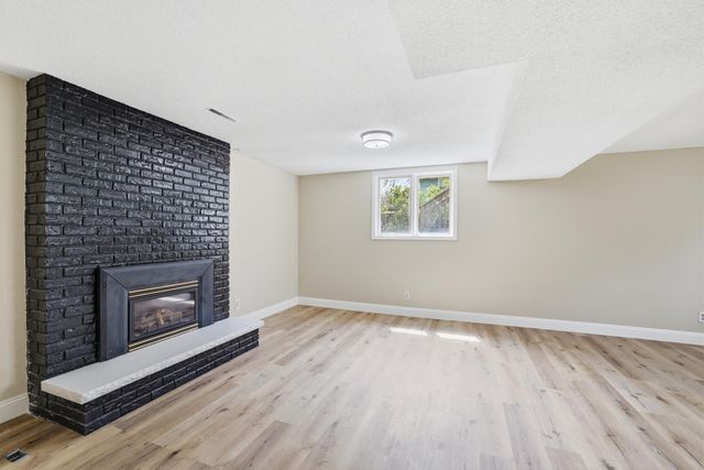 738 County Road B E, Maplewood, MN 55117