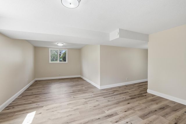 738 County Road B E, Maplewood, MN 55117