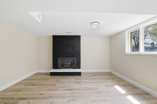 738 County Road B E, Maplewood, MN 55117