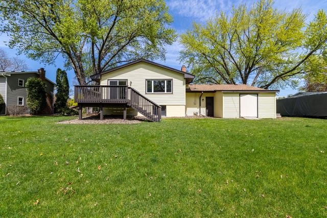 738 County Road B E, Maplewood, MN 55117