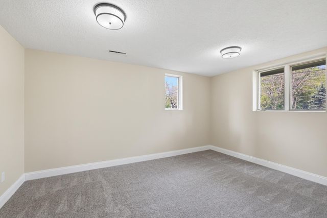 738 County Road B E, Maplewood, MN 55117