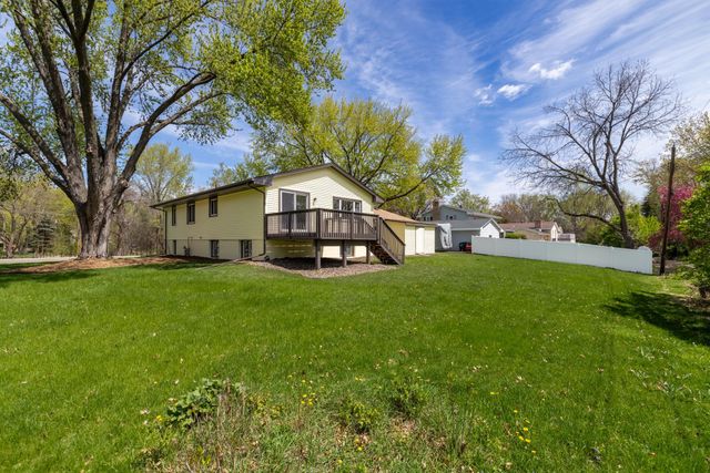 738 County Road B E, Maplewood, MN 55117