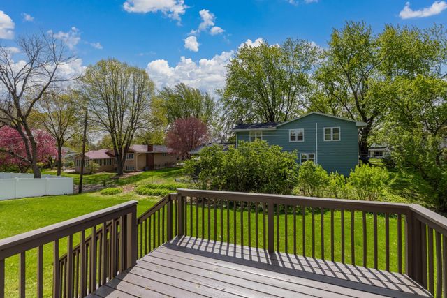 738 County Road B E, Maplewood, MN 55117