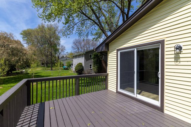 738 County Road B E, Maplewood, MN 55117