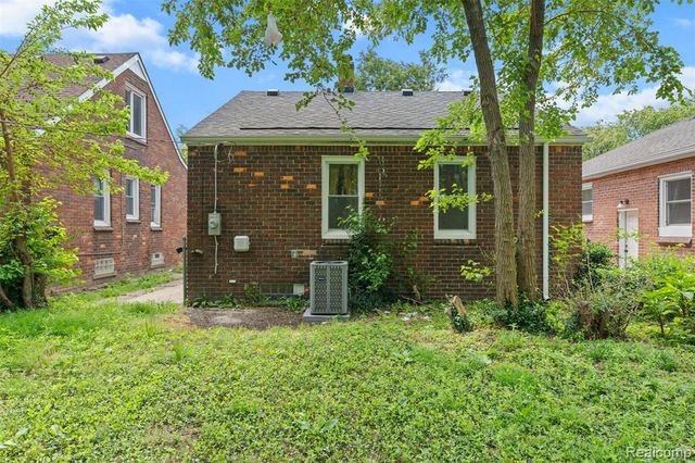 16226 Santa Rosa Drive, Detroit, MI 48221
