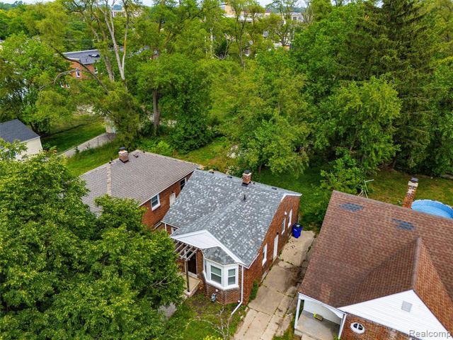 16226 Santa Rosa Drive, Detroit, MI 48221
