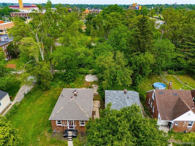 16226 Santa Rosa Drive, Detroit, MI 48221