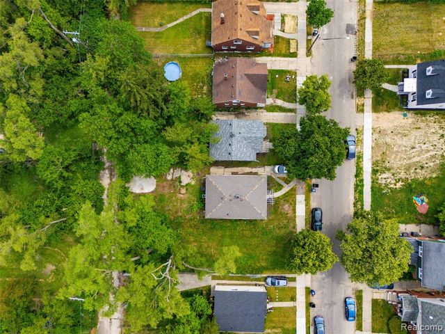 16226 Santa Rosa Drive, Detroit, MI 48221