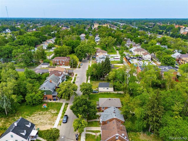 16226 Santa Rosa Drive, Detroit, MI 48221