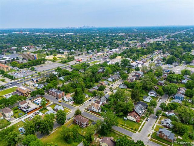 16226 Santa Rosa Drive, Detroit, MI 48221