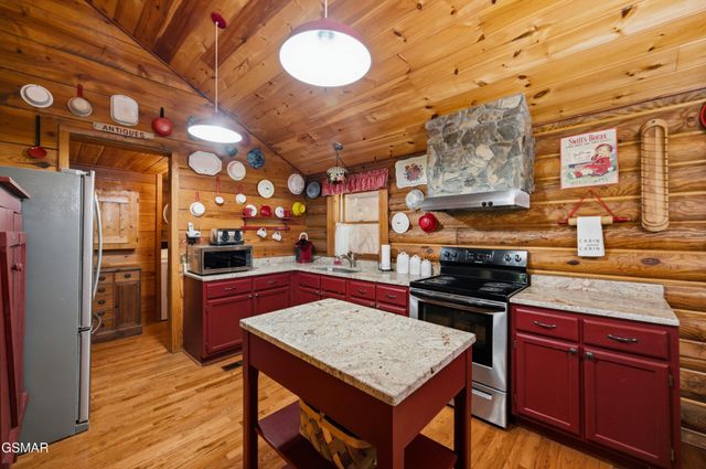 3114 Hatcher Top Road, Sevierville, TN 37862