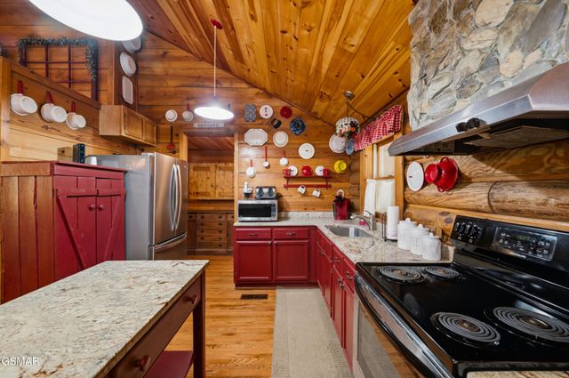 3114 Hatcher Top Road, Sevierville, TN 37862