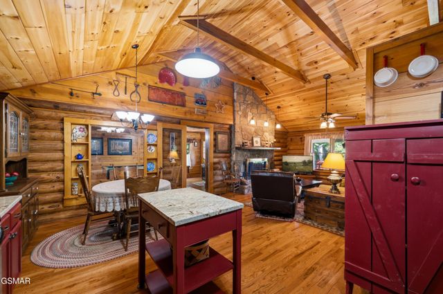 3114 Hatcher Top Road, Sevierville, TN 37862