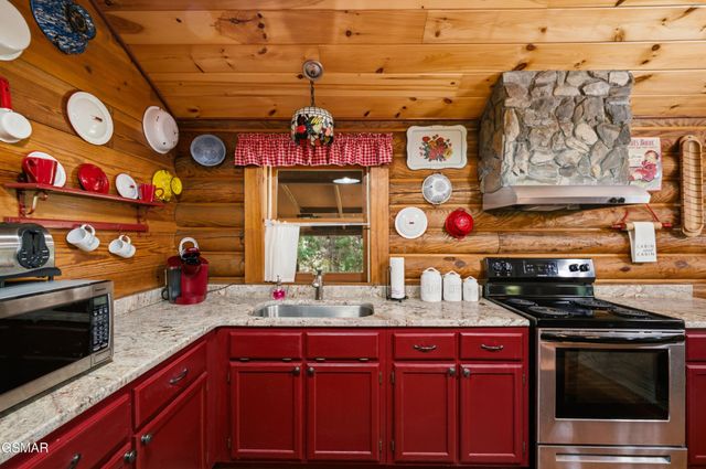 3114 Hatcher Top Road, Sevierville, TN 37862