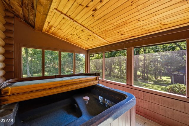 3114 Hatcher Top Road, Sevierville, TN 37862