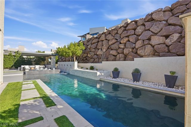 2211 Overlook Canyon Lane, Henderson, NV 89052