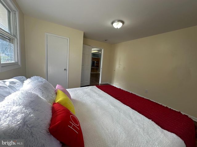 5530 HALWIS ST, Alexandria, VA 22303