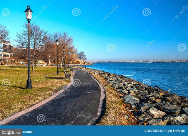 5530 HALWIS ST, Alexandria, VA 22303