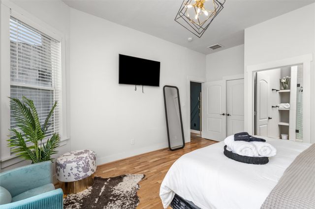1513 E Gentry Street, Houston, TX 77009