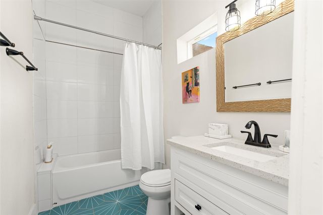 1513 E Gentry Street, Houston, TX 77009