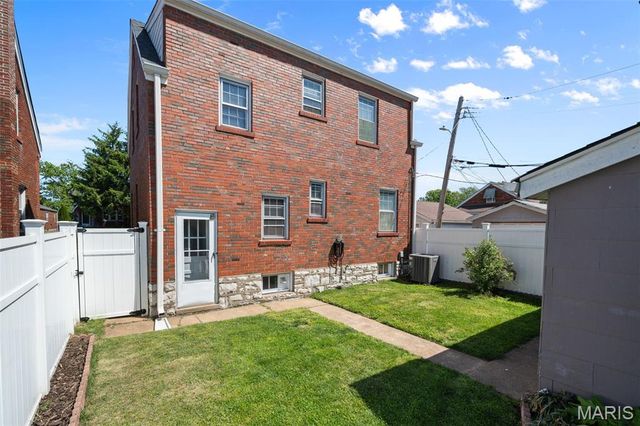 5750 Gresham Avenue, St Louis, MO 63109