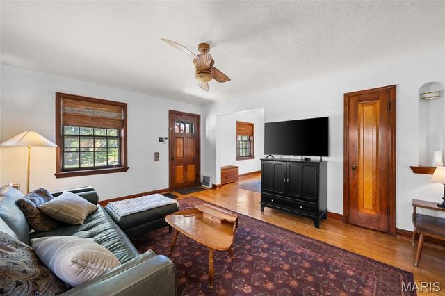 5750 Gresham Avenue, St Louis, MO 63109