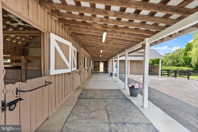 20596 AIRMONT RD, Bluemont, VA 20135