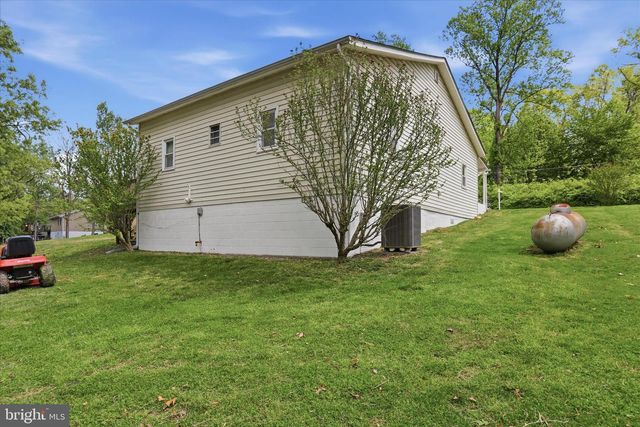 63 GREAT OAK LN, Harpers Ferry, WV 25425