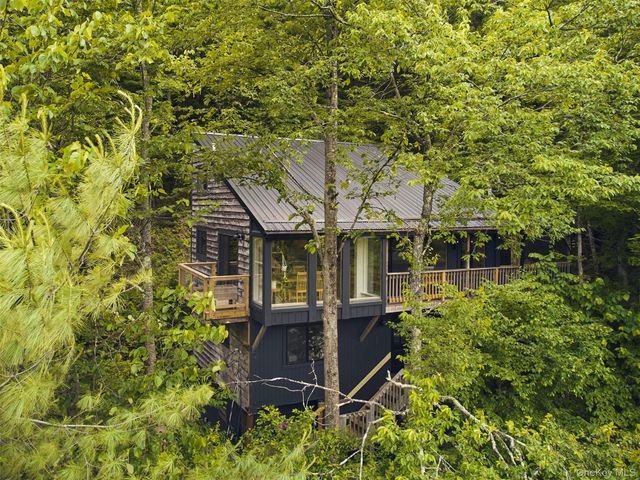 82 Cooks Brook Road, Roscoe, NY 12776