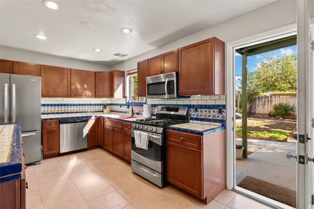 1003 Calle Margarita, Santa Fe, NM 87507