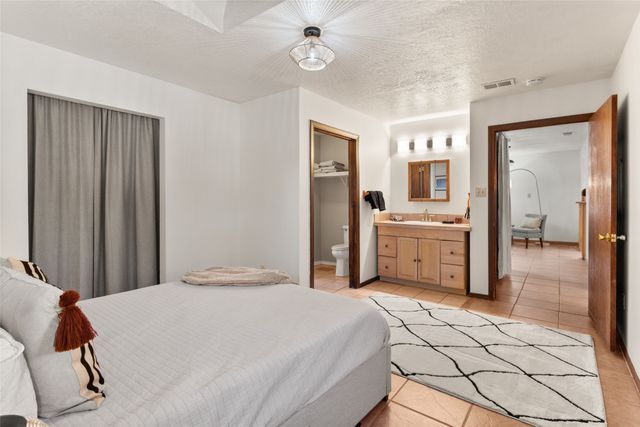 1003 Calle Margarita, Santa Fe, NM 87507