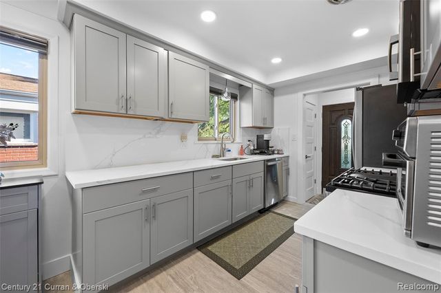 4008 Katherine Street, Dearborn Heights, MI 48125