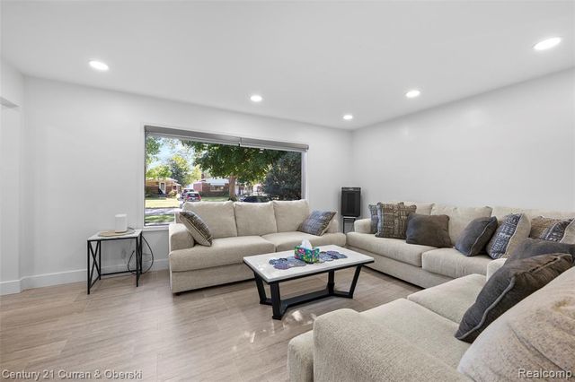 4008 Katherine Street, Dearborn Heights, MI 48125