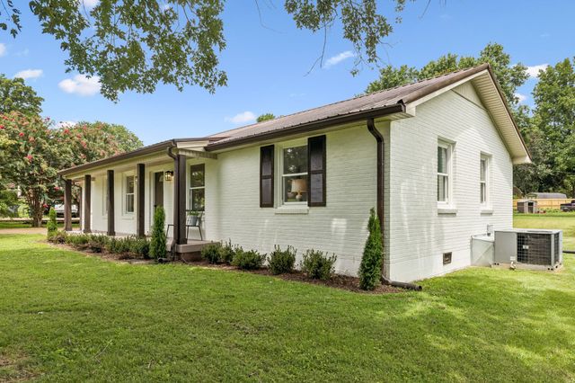 414 Hilltop Dr, Columbia, TN 38401