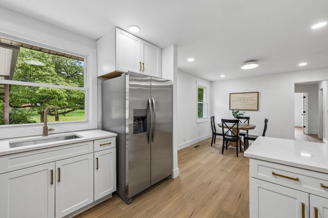 414 Hilltop Dr, Columbia, TN 38401