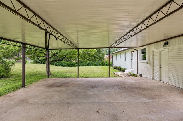 414 Hilltop Dr, Columbia, TN 38401